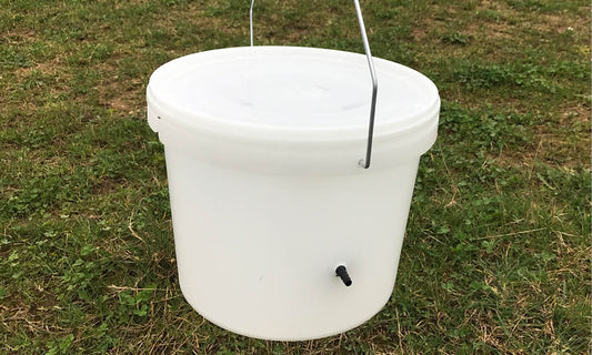 Hanging Nipple Bucket Drinker – Screw in Type
